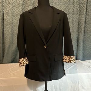 NWT Andree by Unit size Medium Black w animal print on cuffs